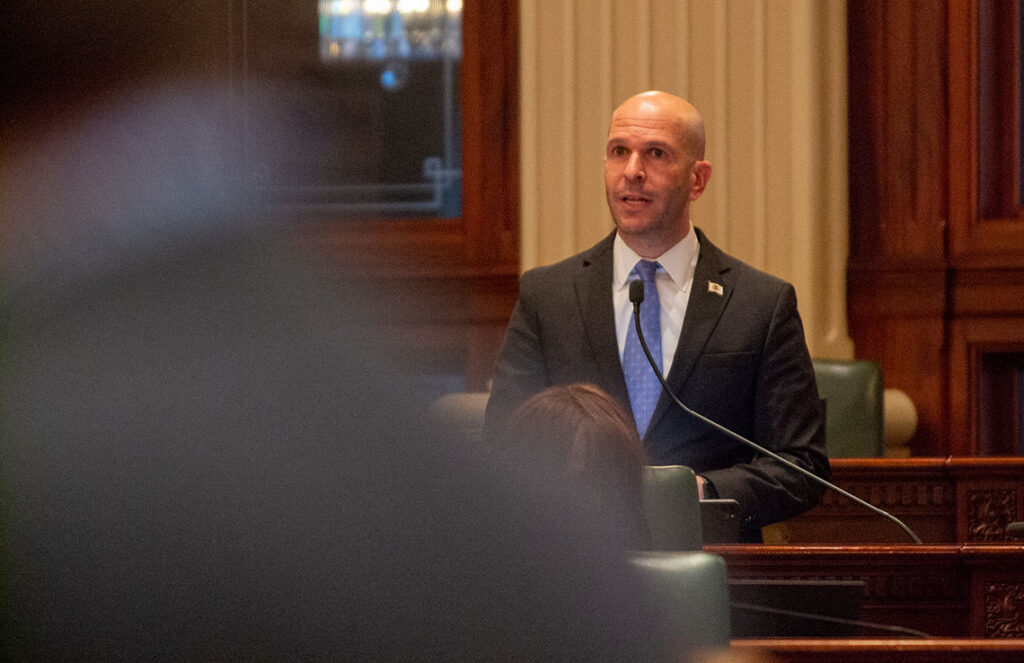 Illinois leaders ‘won’t back down’ following Trump’s order limiting AI regulation