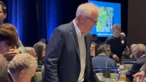 As federal probe widens, Gov. Walz tells Seattle crowd he'll welcome more Somalis